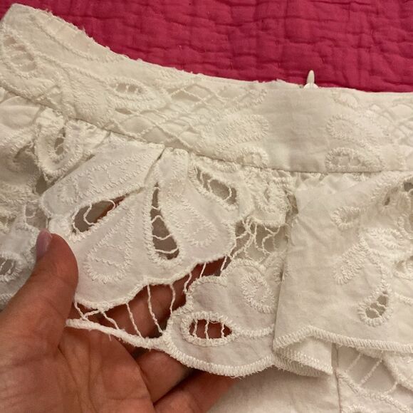 S’Edge white embroidered peplum shorts, S - Picture 5 of 10